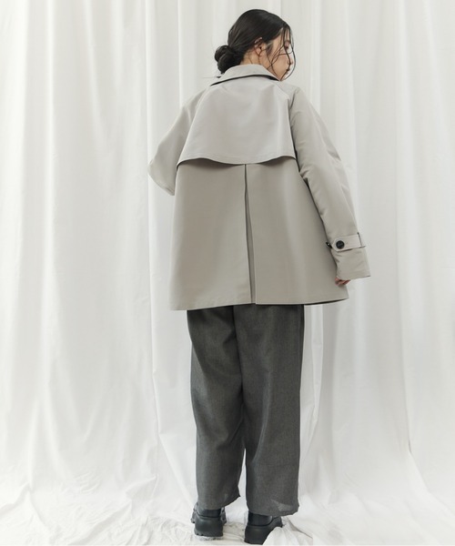 CIEL'AIR(シエルエアー)の「BICOLOR SHORT TRENCH COAT(バイカラーショートトレンチコート)(トレンチコート・レディース・ベージュ/ライトグレー・MEDIUM)」の6枚目の写真