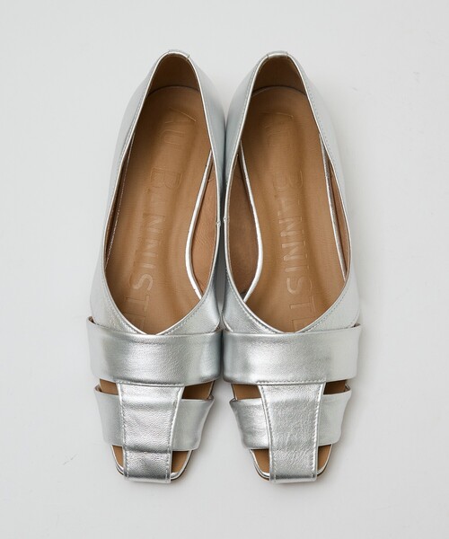 Au BANNISTER（オゥバニスター）の「【ロングセラー】グルカモチーフフラットパンプス（パンプス・レディース・ブラック/アイボリー/シルバー・40/38/39/37/36）」の7枚目の写真