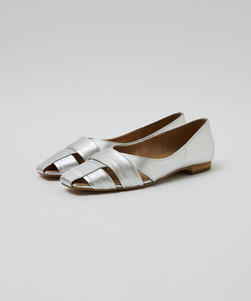 Au BANNISTER（オゥバニスター）の「【ロングセラー】グルカモチーフフラットパンプス（パンプス・レディース・ブラック/アイボリー/シルバー・40/38/39/37/36）」の8枚目の写真