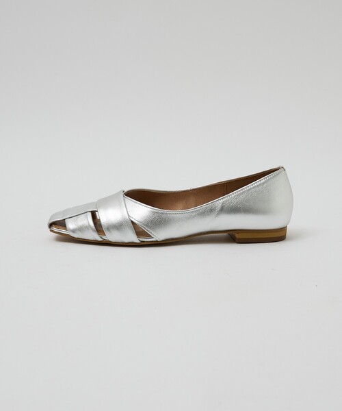 Au BANNISTER（オゥバニスター）の「【ロングセラー】グルカモチーフフラットパンプス（パンプス・レディース・ブラック/アイボリー/シルバー・40/38/39/37/36）」の9枚目の写真