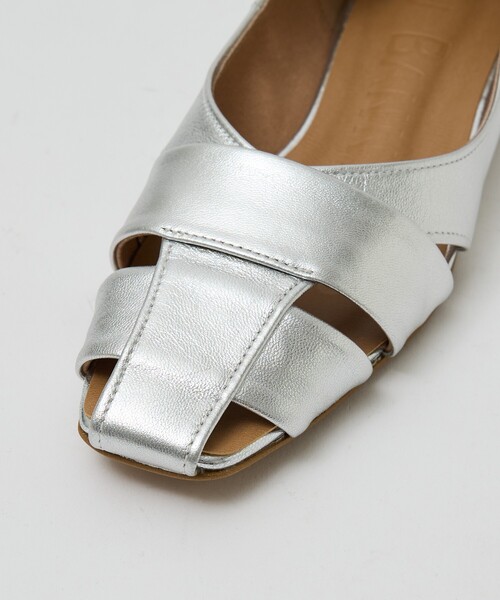 Au BANNISTER（オゥバニスター）の「【ロングセラー】グルカモチーフフラットパンプス（パンプス・レディース・ブラック/アイボリー/シルバー・40/38/39/37/36）」の10枚目の写真