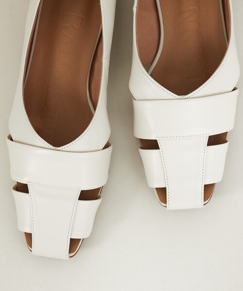 Au BANNISTER（オゥバニスター）の「【ロングセラー】グルカモチーフフラットパンプス（パンプス・レディース・ブラック/アイボリー/シルバー・40/38/39/37/36）」の12枚目の写真