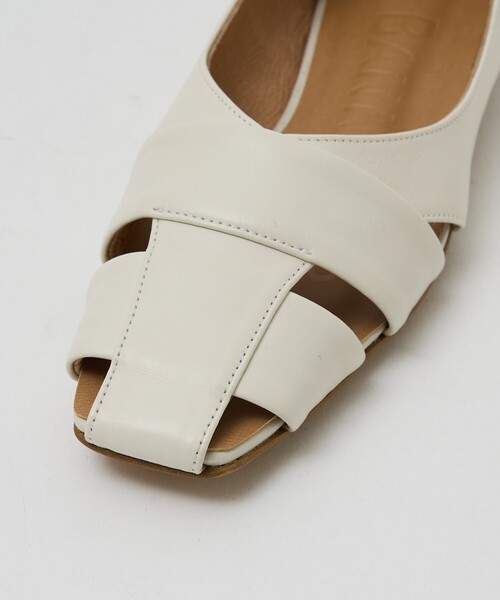 Au BANNISTER（オゥバニスター）の「【ロングセラー】グルカモチーフフラットパンプス（パンプス・レディース・ブラック/アイボリー/シルバー・40/38/39/37/36）」の15枚目の写真