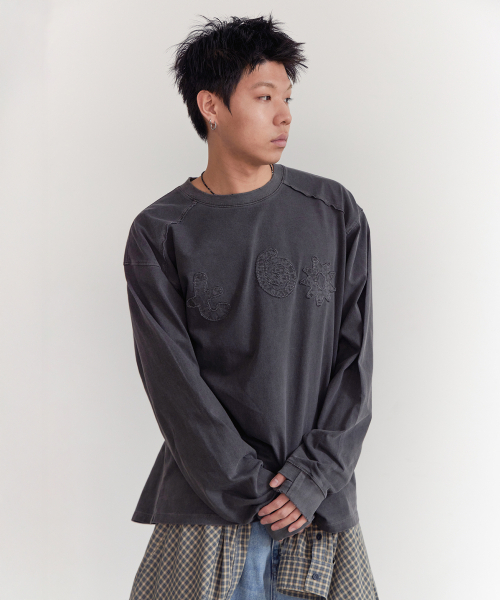 TONY LAWRENCE(トニーローレンス)の「ピグメントアプリケロングスリーブチャコール(Tシャツ/カットソー・レディース・その他・1/2)」の3枚目の写真