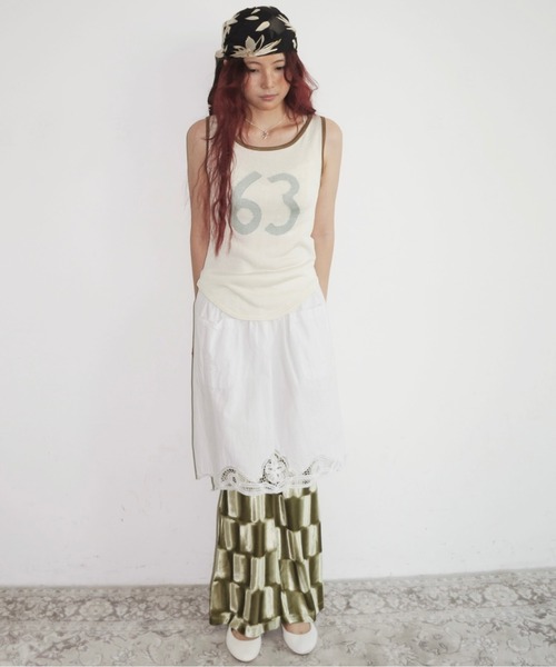 musubore(ムスボレ)の「numbering glossy knit bibs / ナンバリングニットビブス(Tシャツ/カットソー・レディース・カーキ/ブルー/イエロー・FREE)」の3枚目の写真