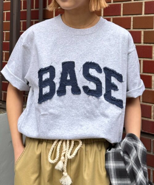 CIAOPANIC TYPY（チャオパニックティピー）の「【WEB限定】【UNISEX】BASEアップリケTEE（Tシャツ/カットソー・レディース・ブラック/グレー/ブラウン/ネイビー・LARGE/MEDIUM）」の3枚目の写真