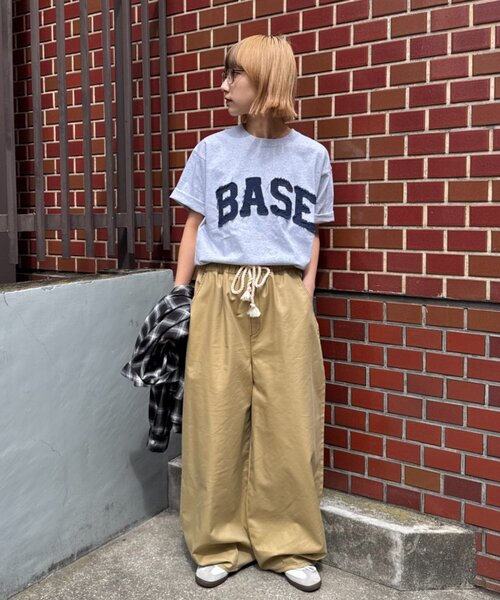 CIAOPANIC TYPY（チャオパニックティピー）の「【WEB限定】【UNISEX】BASEアップリケTEE（Tシャツ/カットソー・レディース・ブラック/グレー/ブラウン/ネイビー・LARGE/MEDIUM）」の7枚目の写真