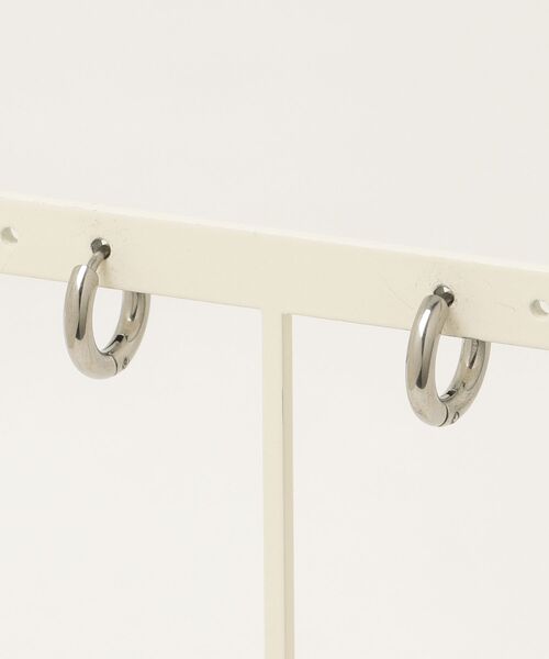 tunee(チュニー)の「【456819】シンプルフープピアス(RZ)(ピアス(両耳用)・レディース・ゴールド/シルバー・X-SMALL/LARGE/MEDIUM/SMALL)」の10枚目の写真