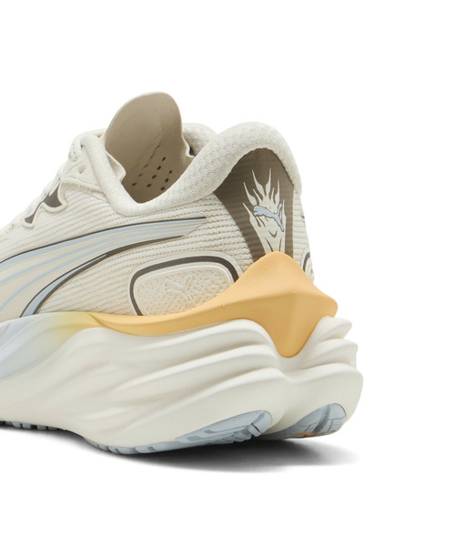 PUMA(プーマ)の「PUMA プーマ ウィメンズ ヴェロシティ ニトロ 4 RC ランニングシューズ(スニーカー・レディース・ホワイト・25.0cm/24.5cm/24.0cm/23.5cm/23.0cm/22.5cm)」の3枚目の写真