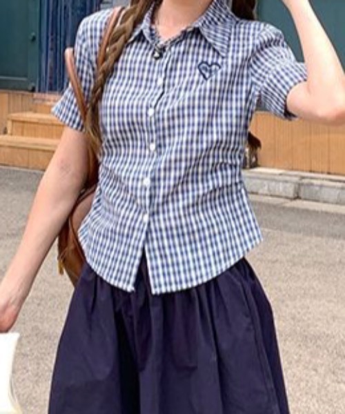 Teem Store(チームストア)の「刺繍ロゴチェック柄サイドギャザー半袖シャツ(シャツ/ブラウス・レディース・イエロー/ブルー・M/S)」の3枚目の写真