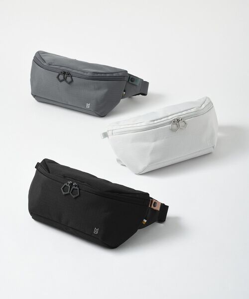 TRAVEL SHOP MILESTO(トラベルショップミレスト)の「Hutte ボディバッグ(メッセンジャーバッグ・レディース・ダークグレー/ライトグレー/ブラック・フリ-)」の9枚目の写真