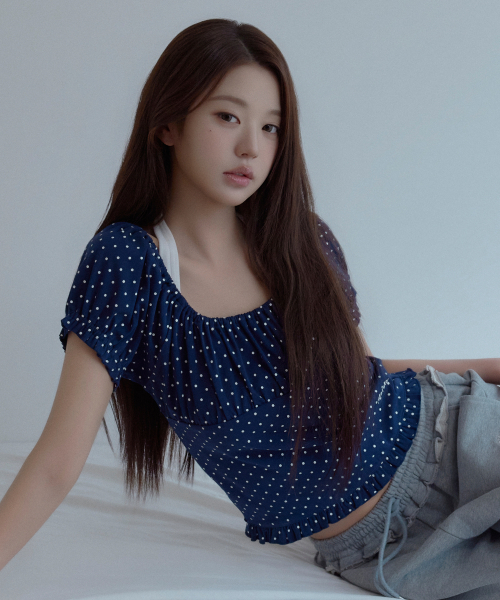 ROLAROLA(ロラロラ)の「DOT PUFF T-SHIRT NAVY(Tシャツ/カットソー・レディース・ネイビー・FREE)」の2枚目の写真