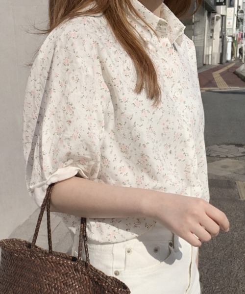 mielu(ミエル)の「小花柄5分袖ブラウス(シャツ/ブラウス・レディース・ブルー/ピンク・LARGE/MEDIUM)」の4枚目の写真