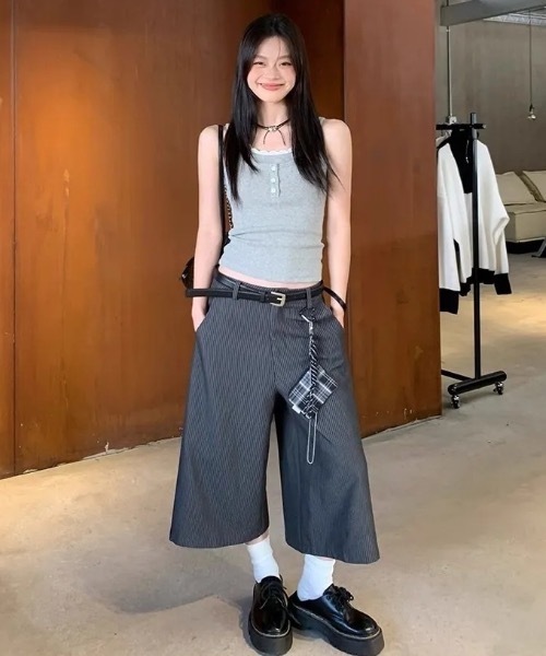 Teem Store(チームストア)の「【カップ付き】リブフロントボタン レイヤード風タンクトップ(タンクトップ・レディース・ホワイト/ブラック/グレー・F)」の16枚目の写真