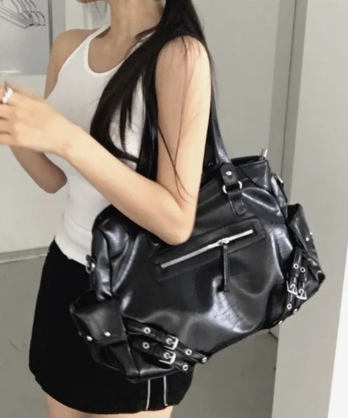 FREE STYLISTS(フリー スタイリスト)の「【Y2Kガーリー】 モード メタルバックル 多ポケット エコレザー ショルダーバッグ 大容量 2WAY(ショルダーバッグ・レディース・ブラック/ワイン/オフホワイト・FREE)」の2枚目の写真