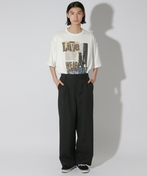 LAKOLE(ラコレ)の「フォトアートロックT / 689761(Tシャツ/カットソー・メンズ・グレー/ブラック/ホワイト・MEDIUM/LARGE)」の1枚目の写真