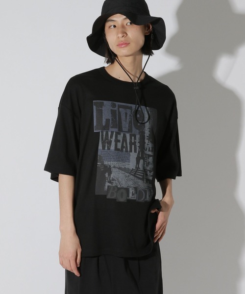 LAKOLE(ラコレ)の「フォトアートロックT / 689761(Tシャツ/カットソー・メンズ・グレー/ブラック/ホワイト・MEDIUM/LARGE)」の2枚目の写真