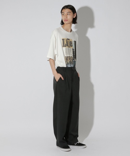 LAKOLE(ラコレ)の「フォトアートロックT / 689761(Tシャツ/カットソー・メンズ・グレー/ブラック/ホワイト・MEDIUM/LARGE)」の4枚目の写真