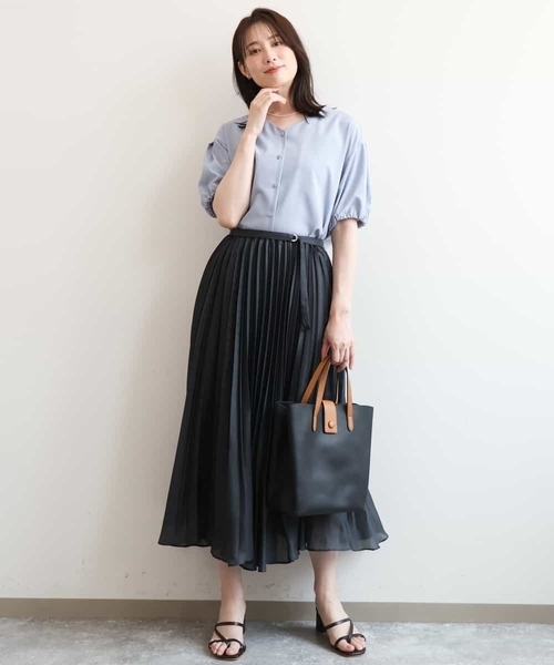 OFUON le MK（オフオンルエムケー）の「パフスリーブVネックブラウス/UVカット/洗濯機で洗える/WEB限定サイズあり/セットアップ対応可（シャツ/ブラウス・レディース・ライトブルー/ダークグレー・40/38/36）」の16枚目の写真