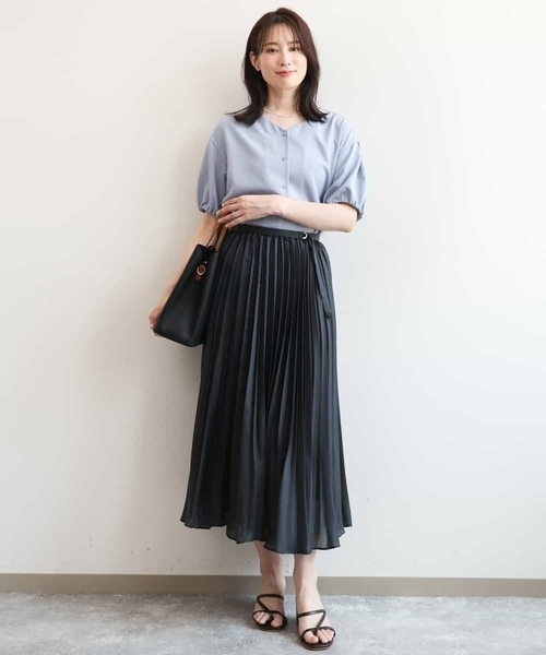 OFUON le MK（オフオンルエムケー）の「パフスリーブVネックブラウス/UVカット/洗濯機で洗える/WEB限定サイズあり/セットアップ対応可（シャツ/ブラウス・レディース・ライトブルー/ダークグレー・40/38/36）」の18枚目の写真