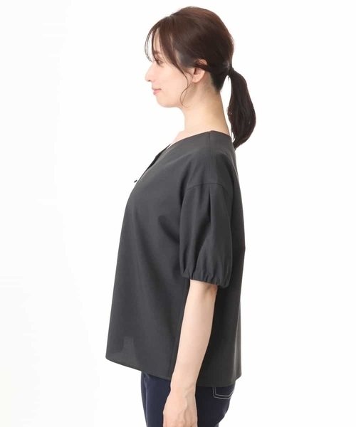 OFUON le MK（オフオンルエムケー）の「パフスリーブVネックブラウス/UVカット/洗濯機で洗える/WEB限定サイズあり/セットアップ対応可（シャツ/ブラウス・レディース・ライトブルー/ダークグレー・40/38/36）」の15枚目の写真