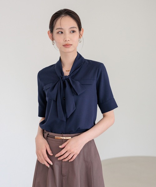 Andemiu(アンデミュウ)の「ポケツキボウタイブラウスSS/860204(シャツ/ブラウス・レディース・オフホワイト/ターコイズブルー/ネイビー/モカ・FREE)」の7枚目の写真