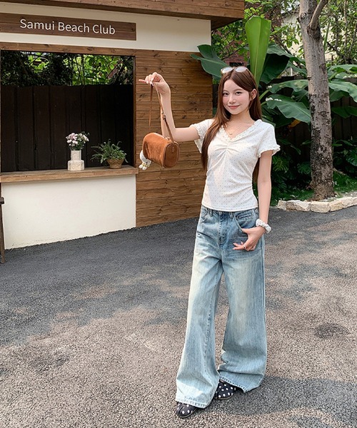2ly2(トゥーリートゥー)の「ドット柄フリルVネックシャーリング半袖トップス レディース カットソー(Tシャツ/カットソー・レディース・ベージュ/ホワイト/グレー・FREE)」の7枚目の写真