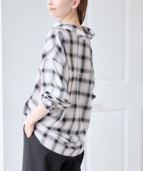 U by SPICK&SPAN（ユーバイスピックアンドスパン）の「カシュクールシャツ（シャツ/ブラウス・レディース・チャコールグレー/ブラウン・FREE）」の10枚目の写真