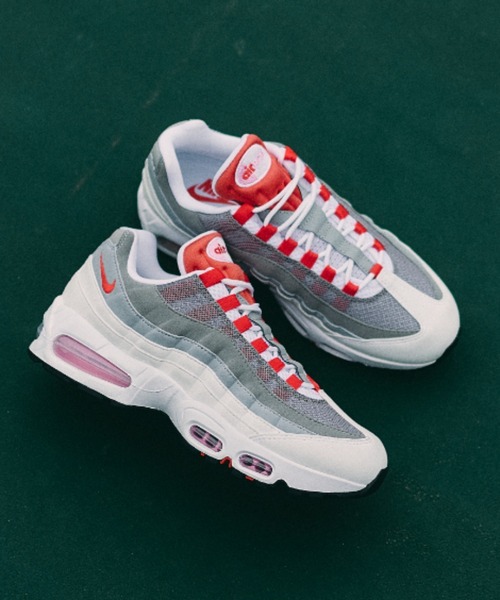 NIKE（ナイキ）の「W AIR MAX 95 BIG BUBBLE　HJ5996-101（スニーカー・レディース・ホワイト・25.0cm/27.5cm/27.0cm/24.5cm/24.0cm/29.0cm/28.5cm/28.0cm/26.5cm/26.0cm/25.5cm）」の2枚目の写真