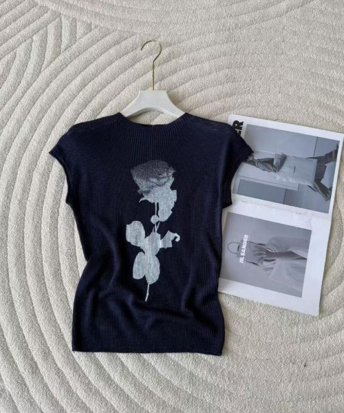 AVYL（アヴィル）の「ローズプリント リブニットコンパクトTシャツ（Tシャツ/カットソー・レディース・ブラック/ホワイト・M）」の9枚目の写真
