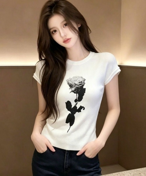 AVYL（アヴィル）の「ローズプリント リブニットコンパクトTシャツ（Tシャツ/カットソー・レディース・ブラック/ホワイト・M）」の12枚目の写真