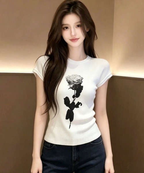 AVYL（アヴィル）の「ローズプリント リブニットコンパクトTシャツ（Tシャツ/カットソー・レディース・ブラック/ホワイト・M）」の18枚目の写真