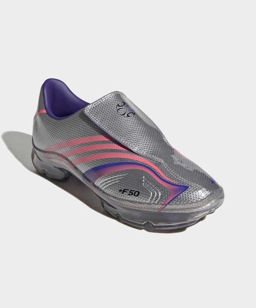 adidas(アディダス)の「F50 ウォーカブル / F50 WALKABLE(スニーカー・メンズ・シルバー・25.5cm/28.0cm/27.5cm/27.0cm/26.5cm/26.0cm)」の2枚目の写真