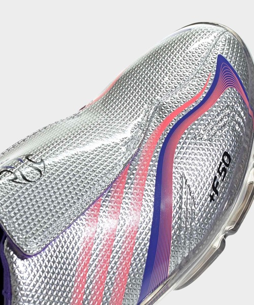 adidas(アディダス)の「F50 ウォーカブル / F50 WALKABLE(スニーカー・メンズ・シルバー・25.5cm/28.0cm/27.5cm/27.0cm/26.5cm/26.0cm)」の5枚目の写真
