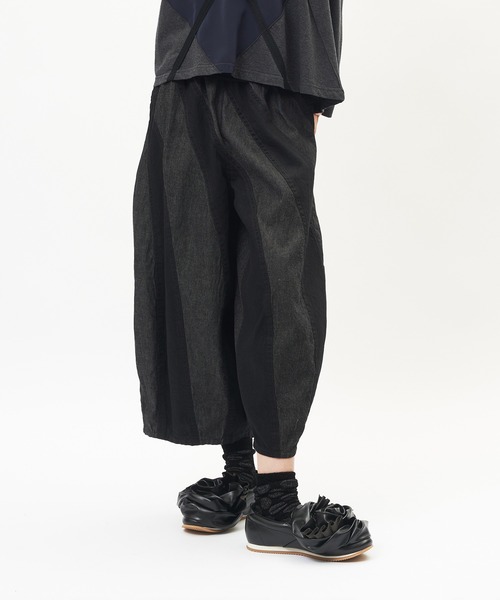 gomme（ゴム）の「マーブルデニムパンツ（デニムパンツ・レディース・ブラック/インディゴブルー・MEDIUM）」の2枚目の写真