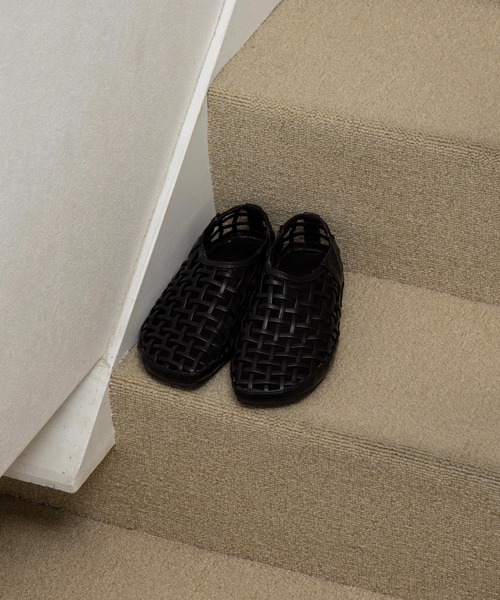 lawgy(ラウジー)の「nuance woven gurkha sandal / ニュアンスウーブングルカサンダル(サンダル・レディース・ブラック・SMALL/MEDIUM/LARGE)」の2枚目の写真