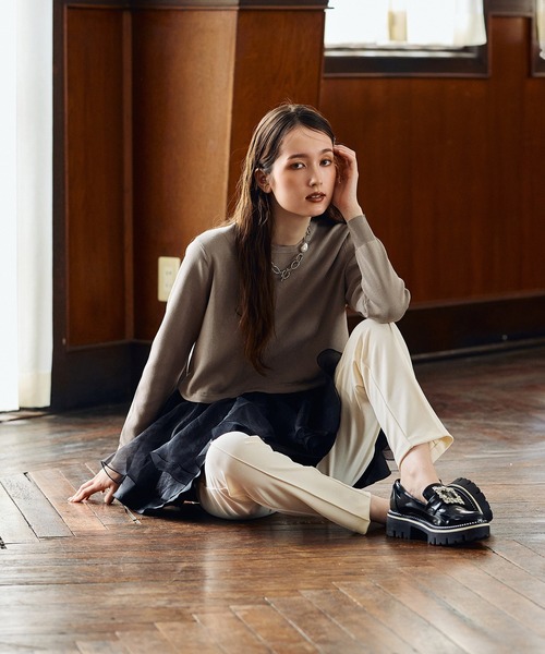 Audie a Muses（オーディアミューズ）の「裾シアーペプラムニットプルオーバー（ニット/セーター・レディース・グレー/ブラック・42/38）」の3枚目の写真