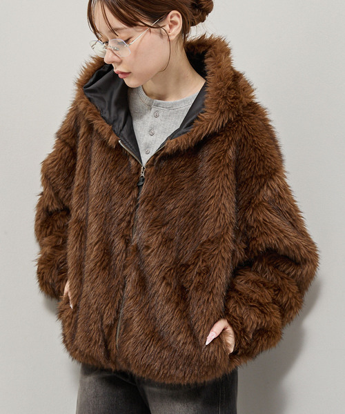Alfred Alex(アルフレッドアレックス)の「【Alfred Alex】Faux Fur Hooded Blouson / オーバーサイズ フードファーブルゾン(ブルゾン・メンズ・グレー/ブラック/ブラック×ベージュ・M/L)」の4枚目の写真