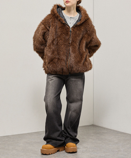 Alfred Alex(アルフレッドアレックス)の「【Alfred Alex】Faux Fur Hooded Blouson / オーバーサイズ フードファーブルゾン(ブルゾン・メンズ・グレー/ブラック/ブラック×ベージュ・M/L)」の11枚目の写真