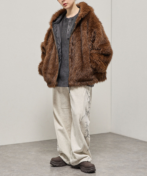 Alfred Alex(アルフレッドアレックス)の「【Alfred Alex】Faux Fur Hooded Blouson / オーバーサイズ フードファーブルゾン(ブルゾン・メンズ・グレー/ブラック/ブラック×ベージュ・M/L)」の12枚目の写真