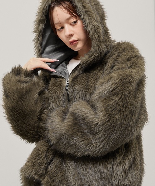 Alfred Alex(アルフレッドアレックス)の「【Alfred Alex】Faux Fur Hooded Blouson / オーバーサイズ フードファーブルゾン(ブルゾン・メンズ・グレー/ブラック/ブラック×ベージュ・M/L)」の3枚目の写真