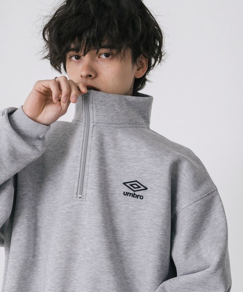 UMBRO(アンブロ)の「UMBRO アンブロ 別注コラボ オーバーサイズ裏起毛ワンポイントロゴ刺繍ハーフジップ長袖スウェット(スウェット・メンズ・杢グレー/チャコール/ブラック/ネイビー・L/M/XL)」の14枚目の写真