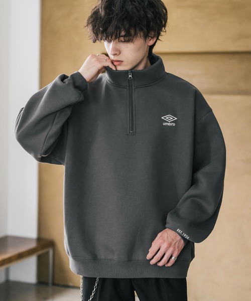 UMBRO(アンブロ)の「UMBRO アンブロ 別注コラボ オーバーサイズ裏起毛ワンポイントロゴ刺繍ハーフジップ長袖スウェット(スウェット・メンズ・杢グレー/チャコール/ブラック/ネイビー・L/M/XL)」の15枚目の写真