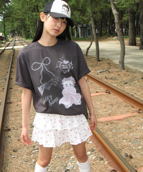 RONRON(ロンロン)の「BETTY BOOP DREAMY RIBBON OVER FIT T SHIRT CHARCOAL(Tシャツ/カットソー・レディース・その他・FREE)」の4枚目の写真