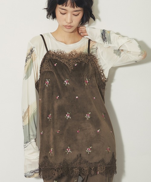 ANOTHER S(アナザーエス)の「花柄刺繍ベロアキャミソール(キャミソール・レディース・ブラック/ブラウン・FREE)」の2枚目の写真