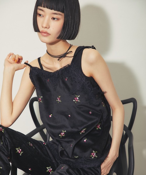 ANOTHER S(アナザーエス)の「花柄刺繍ベロアキャミソール(キャミソール・レディース・ブラック/ブラウン・FREE)」の1枚目の写真