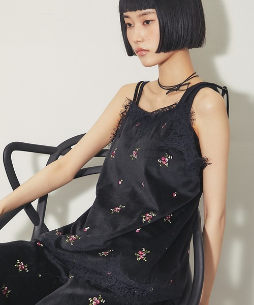 ANOTHER S(アナザーエス)の「花柄刺繍ベロアキャミソール(キャミソール・レディース・ブラック/ブラウン・FREE)」の5枚目の写真