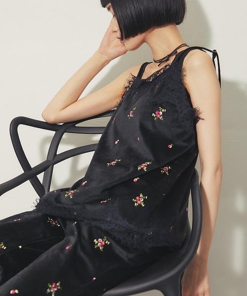 ANOTHER S(アナザーエス)の「花柄刺繍ベロアキャミソール(キャミソール・レディース・ブラック/ブラウン・FREE)」の11枚目の写真