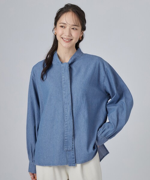 SHOO・LA・RUE(シューラルー)の「【S-LL/洗濯機可】華やぐデニムボウタイリボンシャツ(シャツ/ブラウス・レディース・ブルー/ブルー系その他・03/02/04/01)」の3枚目の写真
