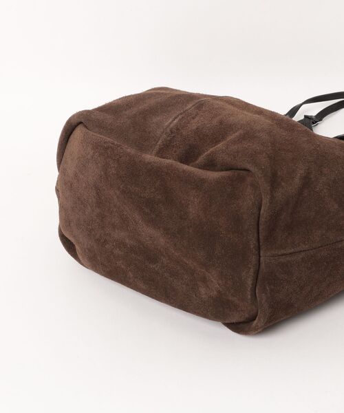 ALLSAINTS(オールセインツ)の「SILOH SUEDE MAGAZINE TOTE BAG | SILOH スエード マガジン トートバッグ(トートバッグ・レディース・グリーン系その他・ONE SIZE)」の8枚目の写真
